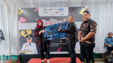 Festival Batik Bakaran di Pati memasuki tahun ketujuh dengan mendorong regenerasi pembatik muda dan promosi batik tulis khas Juwana.
