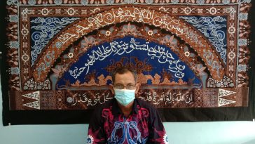 Batik Jepara mengangkat legenda Syekh Maulana Mangun Sejati dan Roro Ayu Mas Semangkin sebagai motif untuk mengenalkan sejarah lokal.