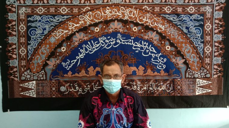 Batik Jepara mengangkat legenda Syekh Maulana Mangun Sejati dan Roro Ayu Mas Semangkin sebagai motif untuk mengenalkan sejarah lokal.