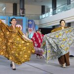 Sejarah batik Kediri berkembang melalui perajin dan dukungan pemerintah, dengan motif alam, budaya, wisata, serta produk unggulan daerah.