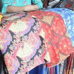 Motif batik Kediri Mangga Podang dan Nanas Podang mengolah produk unggulan pertanian menjadi karya kriya yang memperkuat identitas daerah.