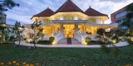 Batik Keris menapaki sejarah panjang dari usaha keluarga di Solo hingga menjadi merek nasional, dengan inovasi produk dan pelestarian budaya.
