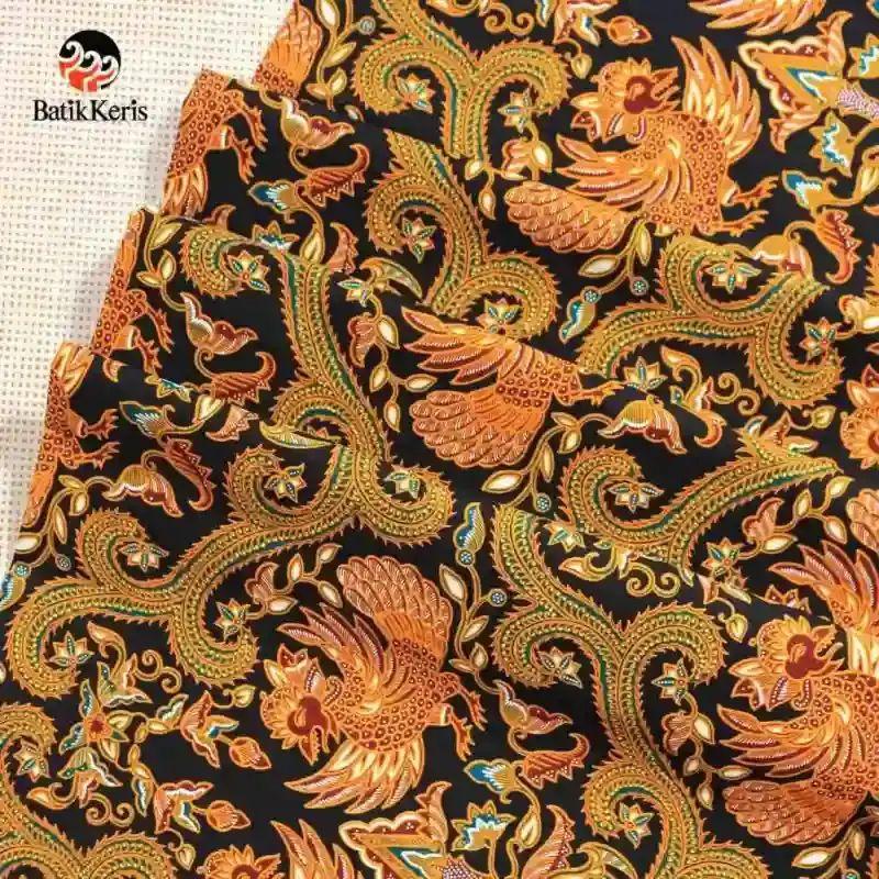 Batik Keris menapaki sejarah panjang dari usaha keluarga di Solo hingga menjadi merek nasional, dengan inovasi produk dan pelestarian budaya.