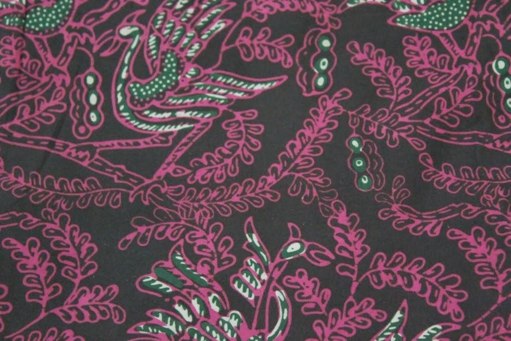 Pelestarian Batik Semarang perlu memperkuat pemahaman makna motif dan sejarah agar warisan budaya lokal tetap dikenal generasi muda Indonesia.