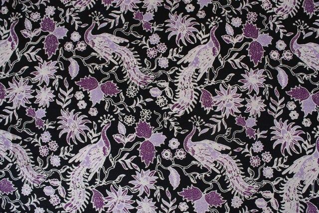 Sejarah Batik Semarang berkembang lama dan menjadi identitas budaya pesisir dengan motif fauna serta warna cerah khas Kota Semarang hingga kini.