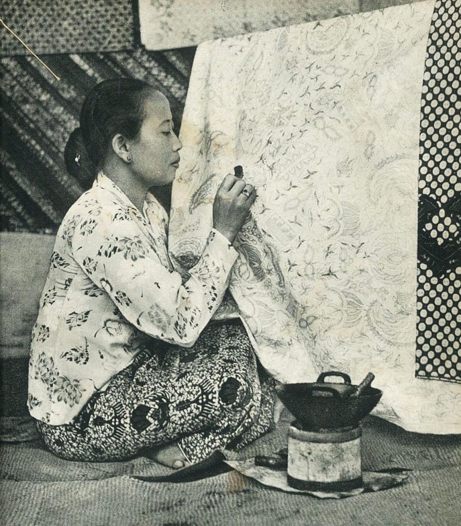 Batik Semarang menyimpan kisah Tan Kong Tien Batikkerij, usaha batik lintas budaya yang memadukan tradisi Jawa, Tionghoa, dan Eropa.