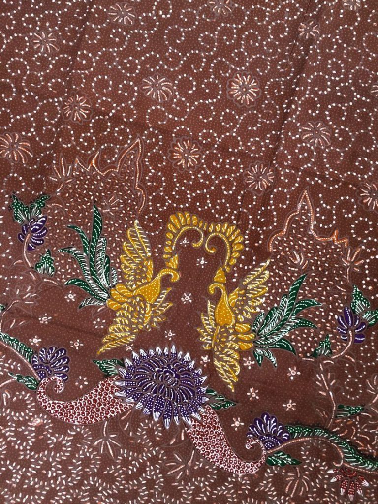 Batik Semarang menyimpan kisah Tan Kong Tien Batikkerij, usaha batik lintas budaya yang memadukan tradisi Jawa, Tionghoa, dan Eropa.