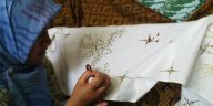 Bisnis batik perlu beradaptasi dengan teknologi digital untuk meningkatkan produktivitas, promosi, keuangan, dan layanan pelanggan.