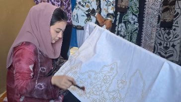 Bisnis batik perlu branding kuat lewat identitas merek, diferensiasi produk, pengalaman pelanggan, dan komunikasi pemasaran yang tepat kini.