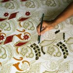 Studi Batik New Collet di Jombang menunjukkan bisnis batik layak dikembangkan berdasarkan analisis finansial periode 2016–2020.
