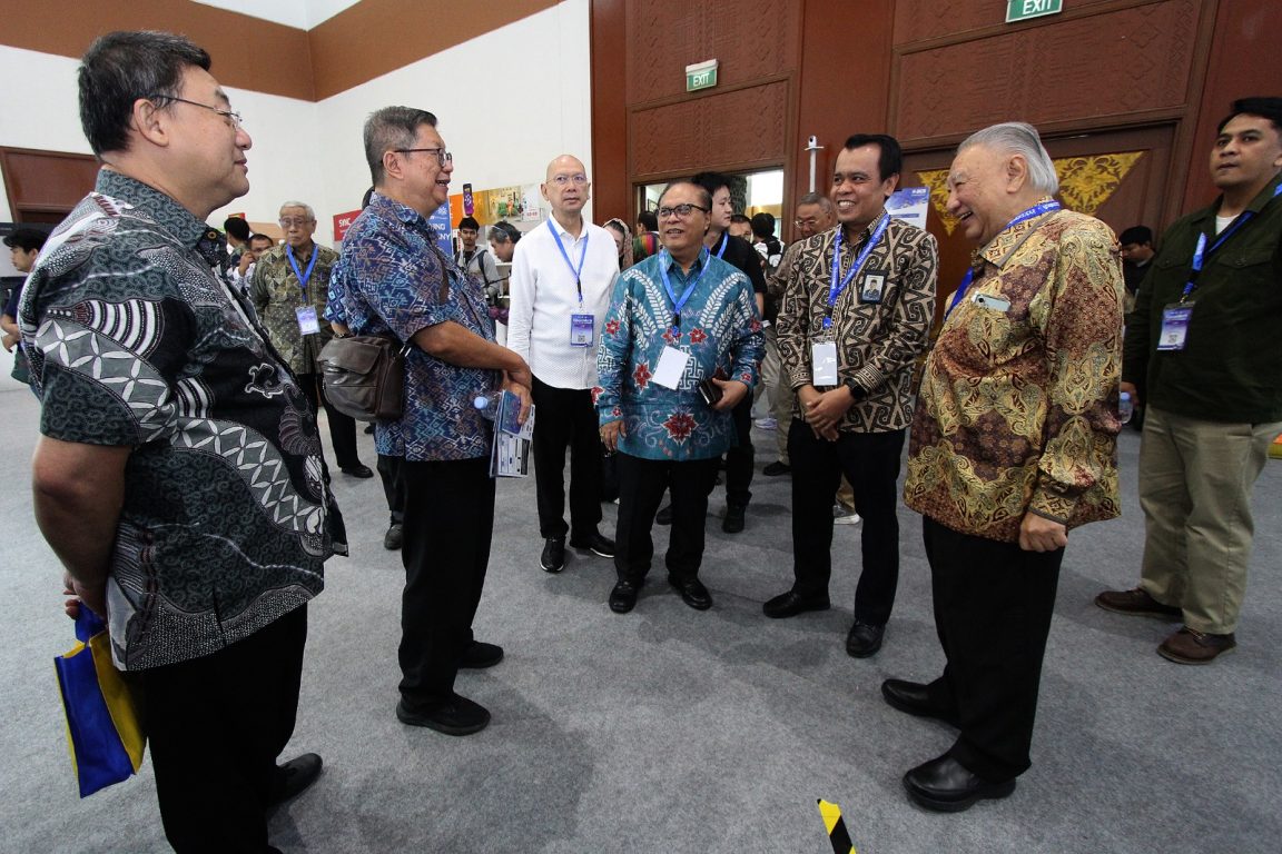 Prof. Marsudi Wahyu Kisworo mengusulkan istilah akal imitasi sebagai pengganti AI dan mendorong Indonesia menguasai teknologi.