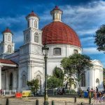 Cagar budaya Gereja Blenduk Semarang berdiri sejak 1742 dan dikenal dengan atap kubah, arsitektur kolonial, serta interior bersejarah yang terjaga.
