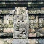 Candi Kidal di Kabupaten Malang merupakan cagar budaya peninggalan Singasari yang terkenal dengan relief Garudeya dan kisah pembebasan.