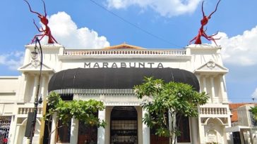 Gedung Marabunta di Kota Lama Semarang menyimpan sejarah pertunjukan sejak 1890, dengan ornamen semut raksasa dan kaca patri yang khas.
