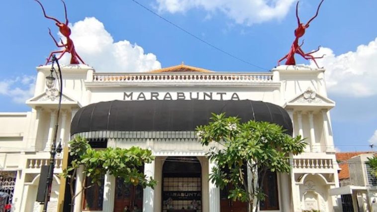 Gedung Marabunta di Kota Lama Semarang menyimpan sejarah pertunjukan sejak 1890, dengan ornamen semut raksasa dan kaca patri yang khas.