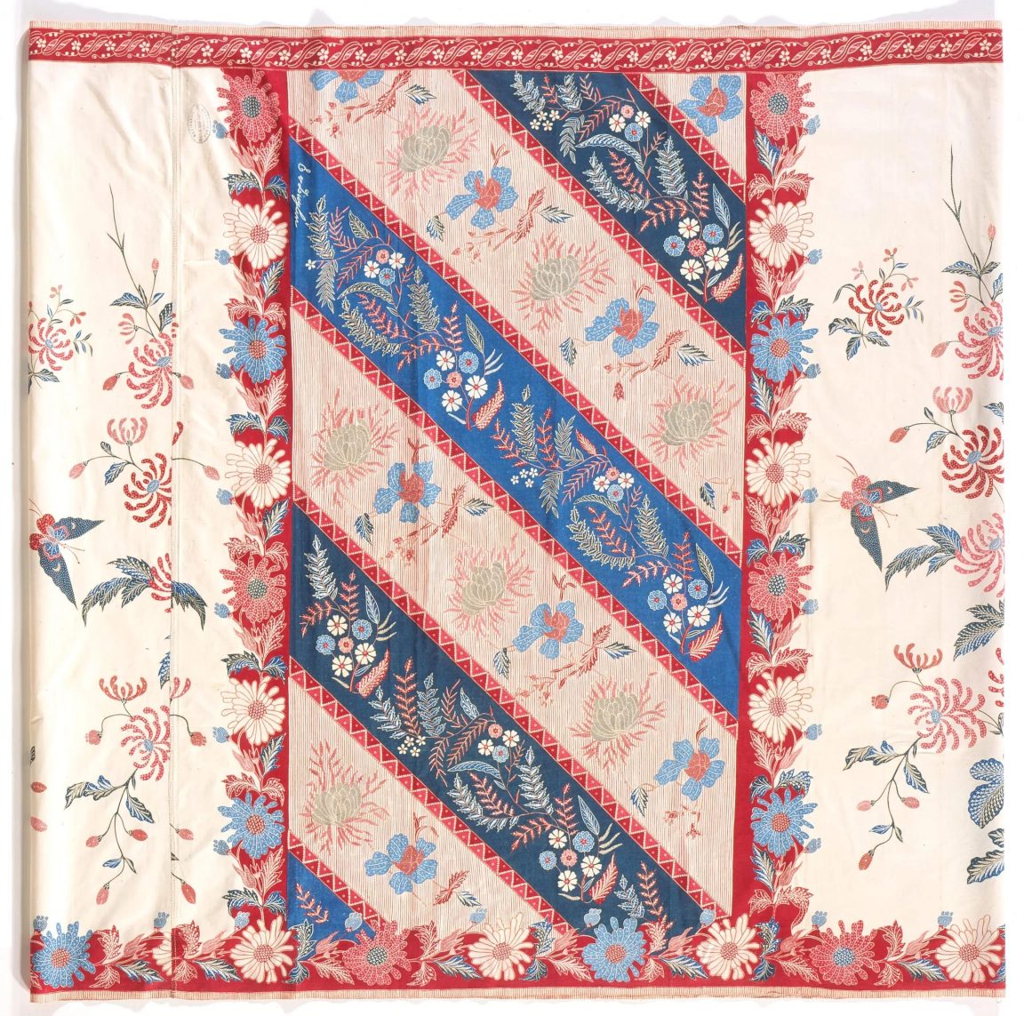 Batik Eliza van Zuylen mewarnai sejarah Batik Pekalongan melalui motif buketan, keterampilan pembatik Jawa, dan akulturasi budaya Eropa.