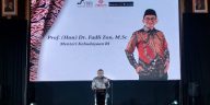 Menteri Kebudayaan Fadli Zon mengapresiasi buku ajar batik di Jawa Barat untuk memperkuat literasi budaya dan regenerasi pembatik muda.