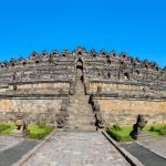 Budaya Indonesia tumbuh dari perjalanan sejarah panjang yang membentuk identitas nasional, memperkaya tradisi, dan menjaga warisan bangsa.