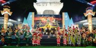 Budaya Indonesia mencerminkan keragaman tradisi, seni, dan adat lokal yang membentuk identitas bangsa serta memperkuat kehidupan sosial.
