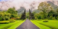 Situs bersejarah Bali menyimpan jejak budaya Indonesia yang bernilai edukasi, memperkuat identitas lokal, dan mendukung wisata budaya berkelanjutan.