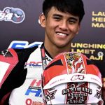 Helm batik Mario Suryo Aji membawa identitas budaya Indonesia ke Moto2, memadukan warisan tradisi, perjuangan, dan kebanggaan nasional.