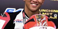 Helm batik Mario Suryo Aji membawa identitas budaya Indonesia ke Moto2, memadukan warisan tradisi, perjuangan, dan kebanggaan nasional.