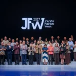 Jakarta Fashion Week 2027 resmi dibuka dengan tema City of New Lights, menghadirkan desainer dunia dan mengangkat wastra Indonesia.