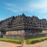 Sejarah kebudayaan Indonesia dipengaruhi Hindu-Buddha, Islam, dan bangsa Barat. Pelajari proses interaksi budaya yang membentuk Nusantara.