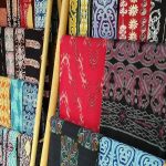 Industri batik Medan berkembang melalui Batik Langgam yang memadukan motif Melayu dan Batak untuk melestarikan budaya lokal serta mendorong ekonomi kreatif.