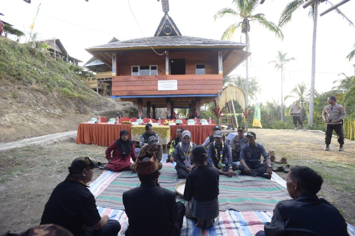 Tradisi Sallombengang masyarakat adat Seko Embonatana menjadi sarana rekonsiliasi, mempererat persaudaraan, dan menjaga persatuan dalam perbedaan.