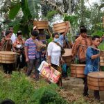 Tradisi Sadranan di Kaloran, Temanggung, menjadi wujud syukur kepada leluhur dan alam melalui ritual di makam, sungai, dan sumber irigasi.