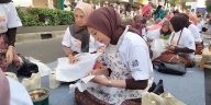 Hari Batik Nasional di Yogyakarta dirayakan lewat aksi 1.001 pembatik di Malioboro untuk melibatkan generasi muda melestarikan batik Indonesia.