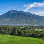 **Meta deskripsi:** Uga dalam tradisi masyarakat Sunda merupakan warisan lisan leluhur yang memuat ramalan, harapan, dan penafsiran tentang perubahan masa depan.