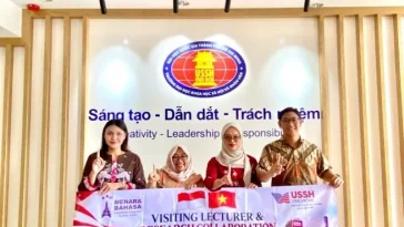 UNESA memperkenalkan batik melalui pelatihan topeng batik di Vietnam untuk membangun dialog antarbudaya dan memperkuat kerja sama akademik.