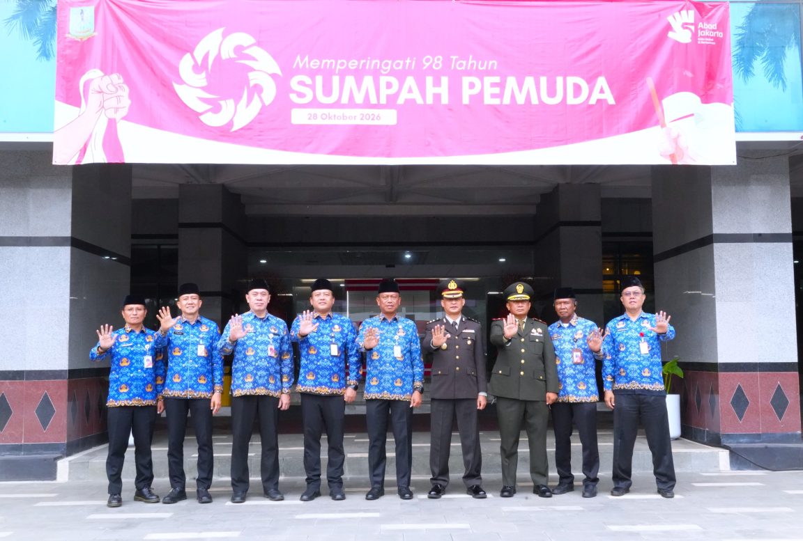 Wali Kota Jakarta Timur Munjirin memimpin upacara Hari Sumpah Pemuda ke-98 dan mengajak generasi muda patriotik, gigih, serta berempati.