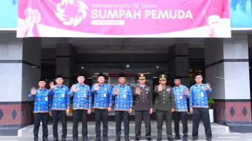 Wali Kota Jakarta Timur Munjirin memimpin upacara Hari Sumpah Pemuda ke-98 dan mengajak generasi muda patriotik, gigih, serta berempati.